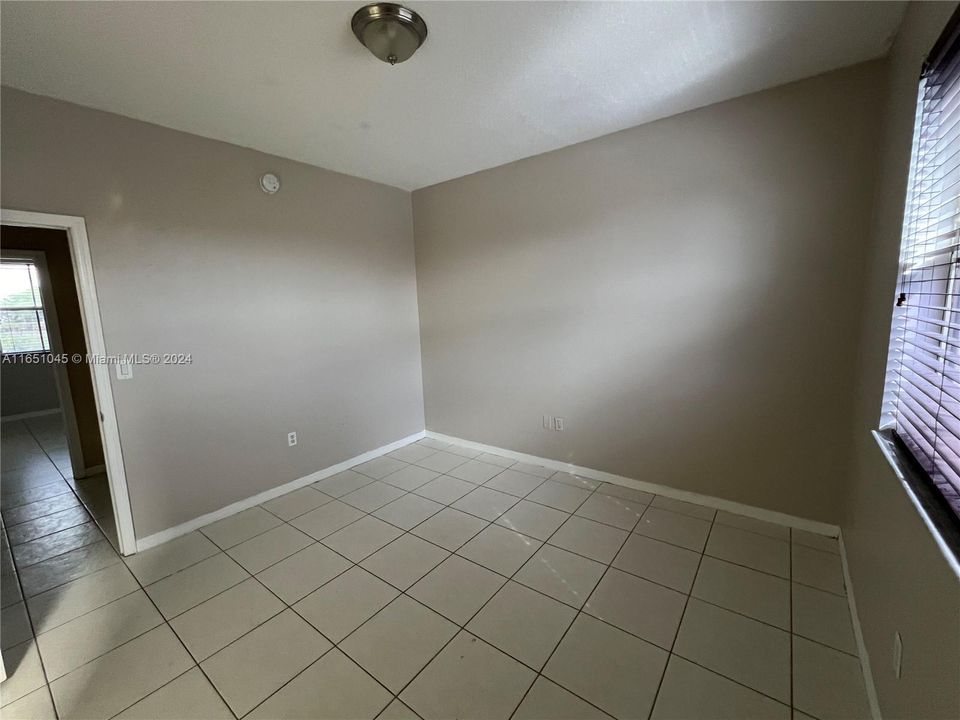 Active With Contract: $2,650 (2 beds, 2 baths, 1050 Square Feet)