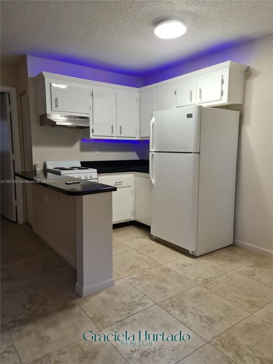 For Rent: $1,550 (1 beds, 1 baths, 427 Square Feet)