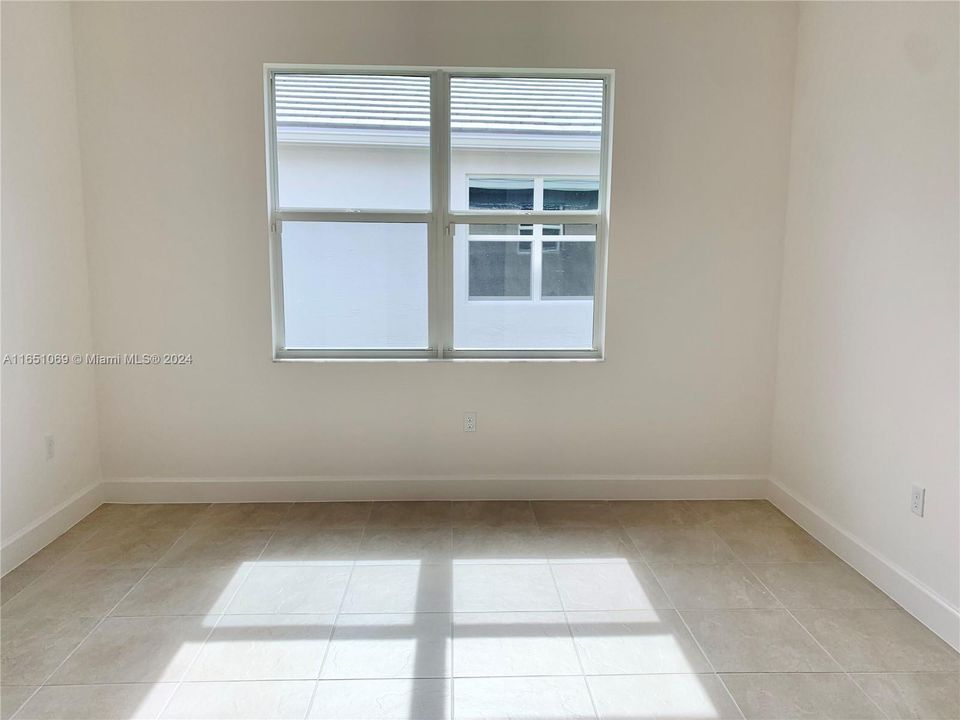 For Rent: $3,100 (3 beds, 2 baths, 1599 Square Feet)