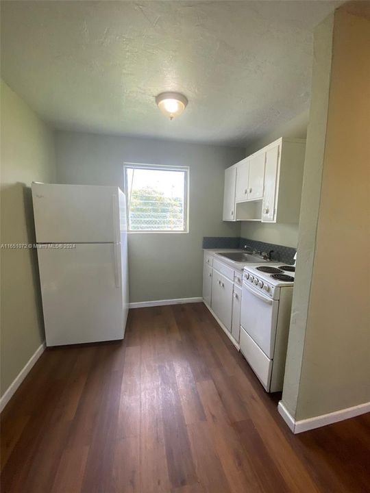 For Rent: $1,450 (1 beds, 1 baths, 2685 Square Feet)