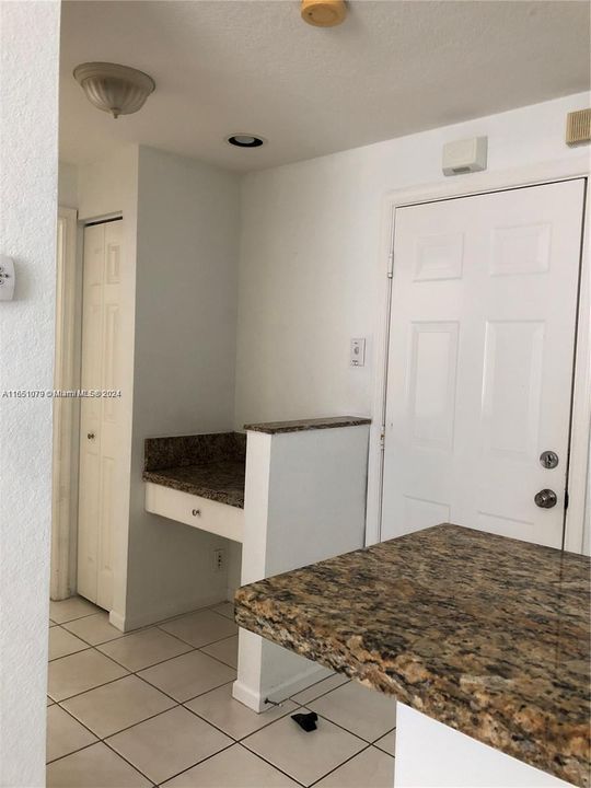 For Rent: $2,850 (2 beds, 2 baths, 1005 Square Feet)