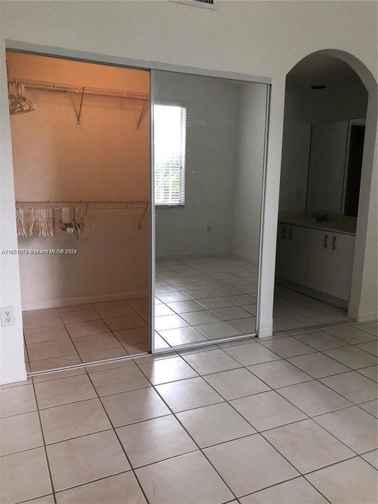 For Rent: $2,850 (2 beds, 2 baths, 1005 Square Feet)