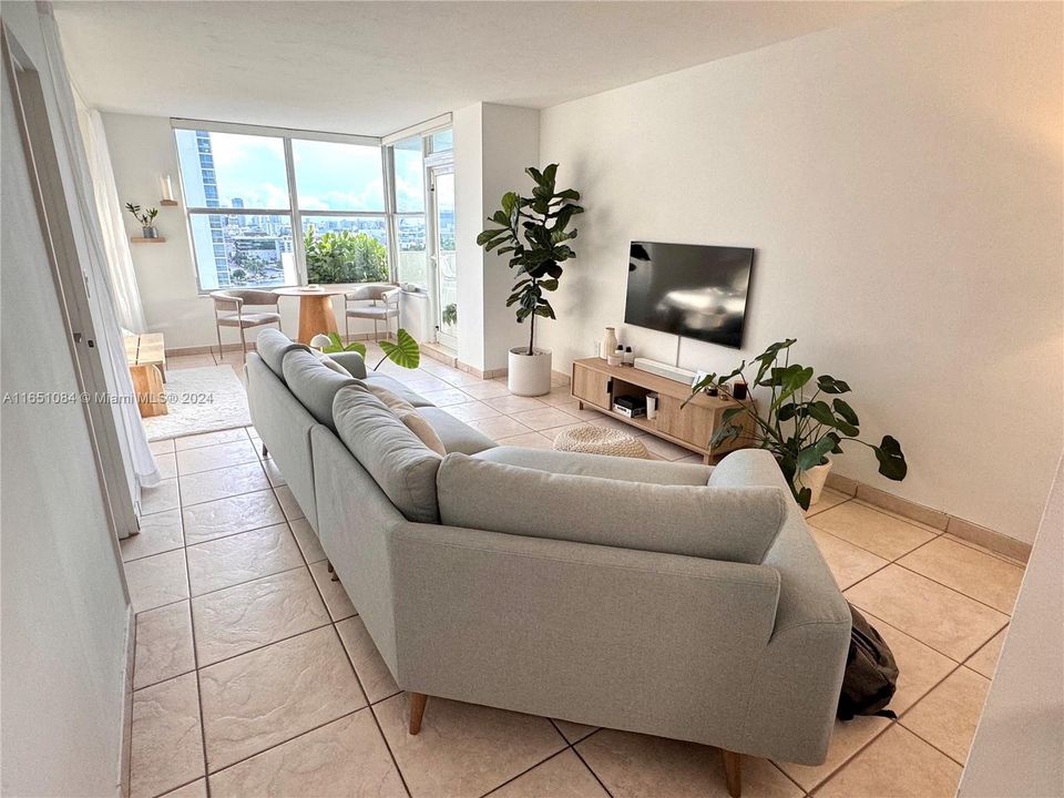 Недавно арендовано: $2,950 (0 спален, 1 ванн, 600 Квадратных фут)