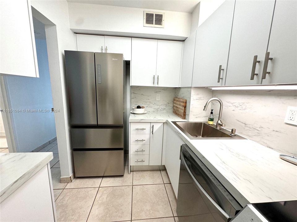 Недавно арендовано: $2,950 (0 спален, 1 ванн, 600 Квадратных фут)