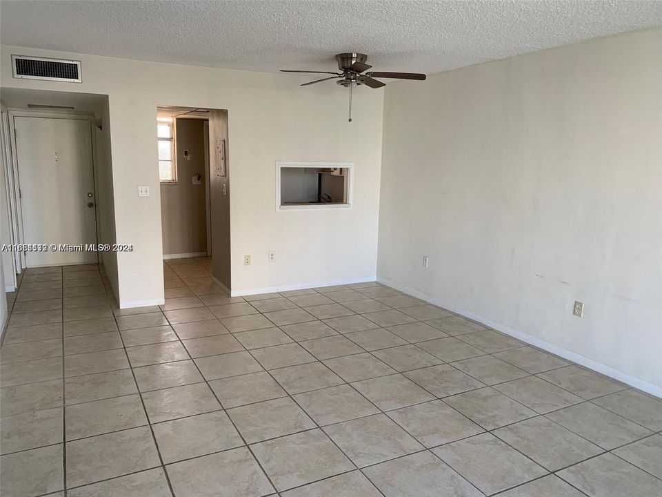 For Sale: $174,900 (1 beds, 1 baths, 763 Square Feet)