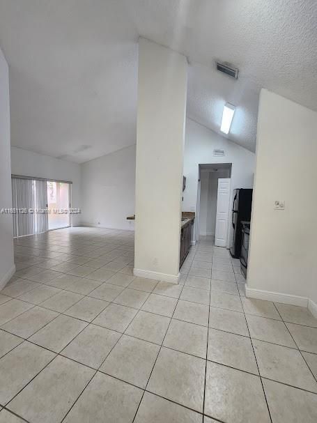 Active With Contract: $2,500 (3 beds, 2 baths, 1190 Square Feet)