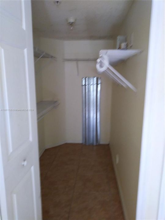 For Sale: $300,000 (2 beds, 2 baths, 809 Square Feet)