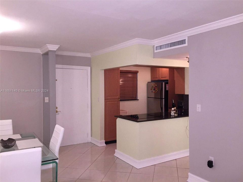 Recently Sold: $205,000 (1 beds, 1 baths, 671 Square Feet)