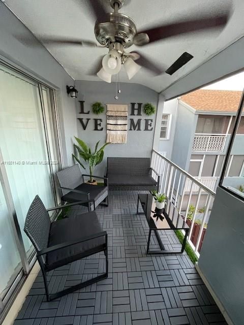 Recently Sold: $205,000 (1 beds, 1 baths, 671 Square Feet)