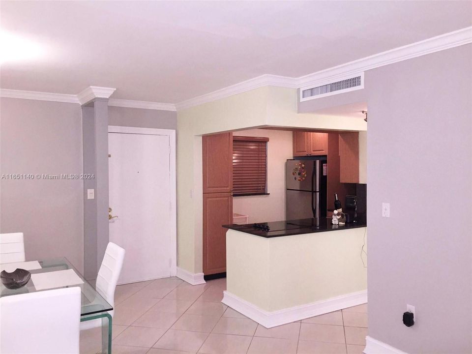 Recently Sold: $205,000 (1 beds, 1 baths, 671 Square Feet)