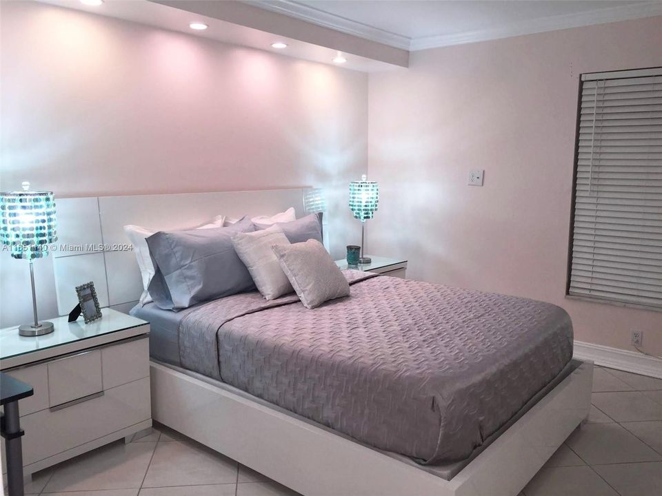 Recently Sold: $205,000 (1 beds, 1 baths, 671 Square Feet)