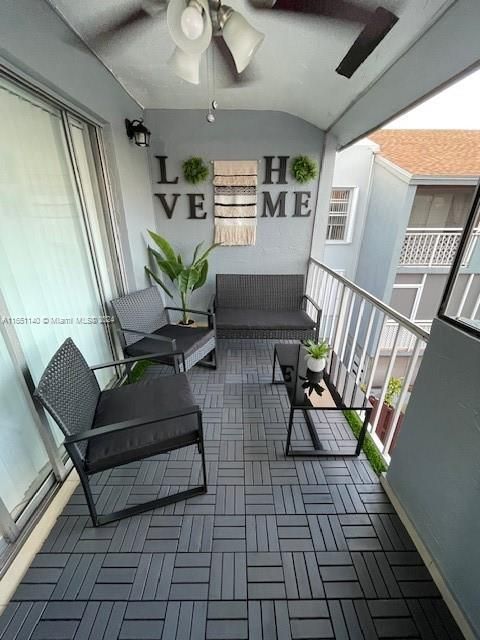 Recently Sold: $205,000 (1 beds, 1 baths, 671 Square Feet)