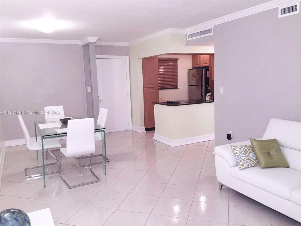 Recently Sold: $205,000 (1 beds, 1 baths, 671 Square Feet)