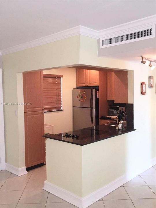 Recently Sold: $205,000 (1 beds, 1 baths, 671 Square Feet)