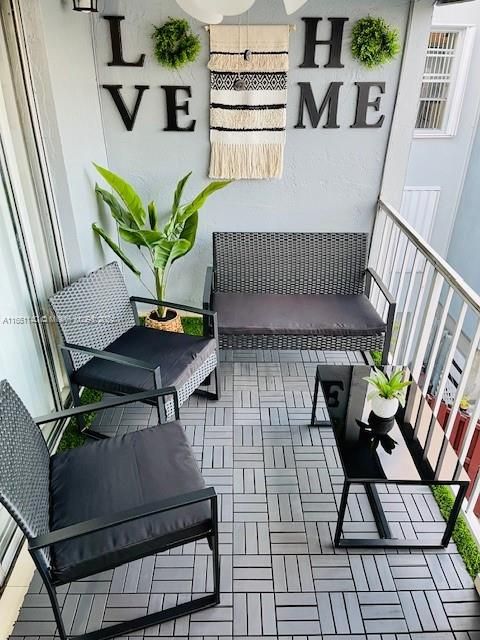 Recently Sold: $205,000 (1 beds, 1 baths, 671 Square Feet)