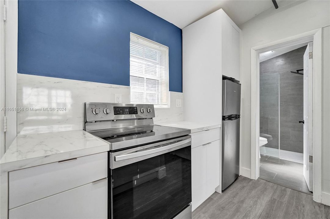 Active With Contract: $1,300 (1 beds, 1 baths, 2392 Square Feet)