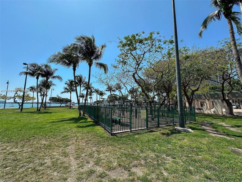 Recently Rented: $4,800 (3 beds, 3 baths, 1739 Square Feet)