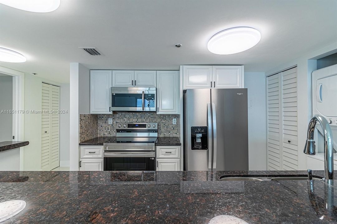 Recently Rented: $4,800 (3 beds, 3 baths, 1739 Square Feet)