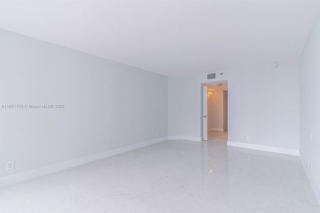 Recently Rented: $4,800 (3 beds, 3 baths, 1739 Square Feet)