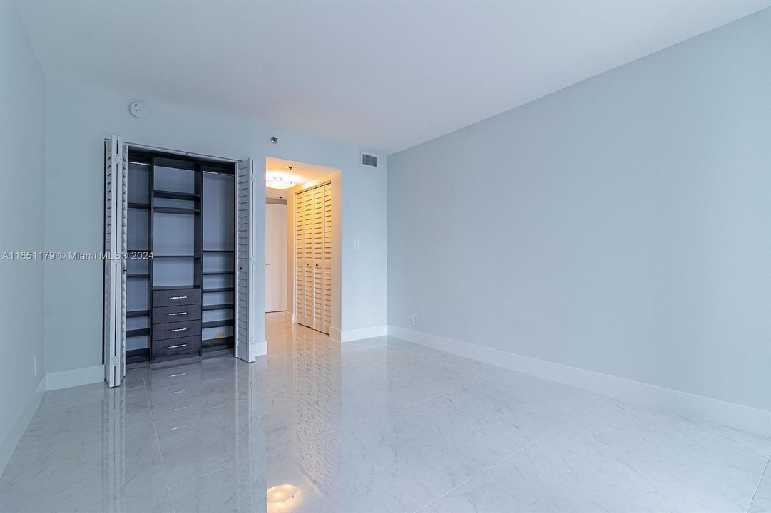 Recently Rented: $4,800 (3 beds, 3 baths, 1739 Square Feet)