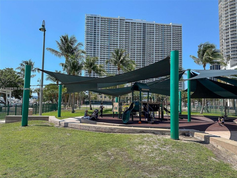 Recently Rented: $4,800 (3 beds, 3 baths, 1739 Square Feet)