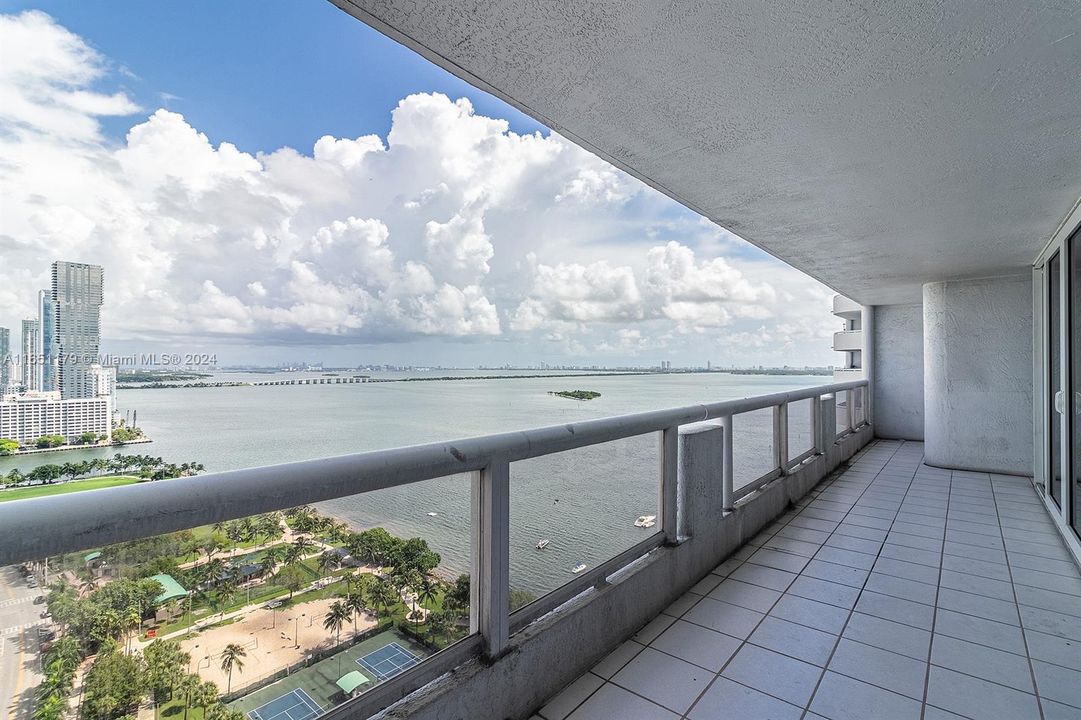 Recently Rented: $4,800 (3 beds, 3 baths, 1739 Square Feet)