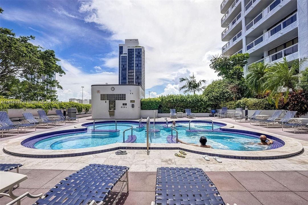 Recently Rented: $4,800 (3 beds, 3 baths, 1739 Square Feet)