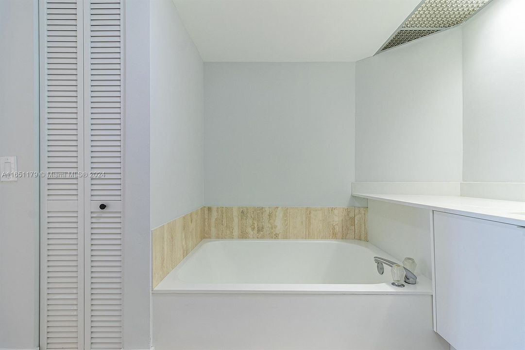 Recently Rented: $4,800 (3 beds, 3 baths, 1739 Square Feet)