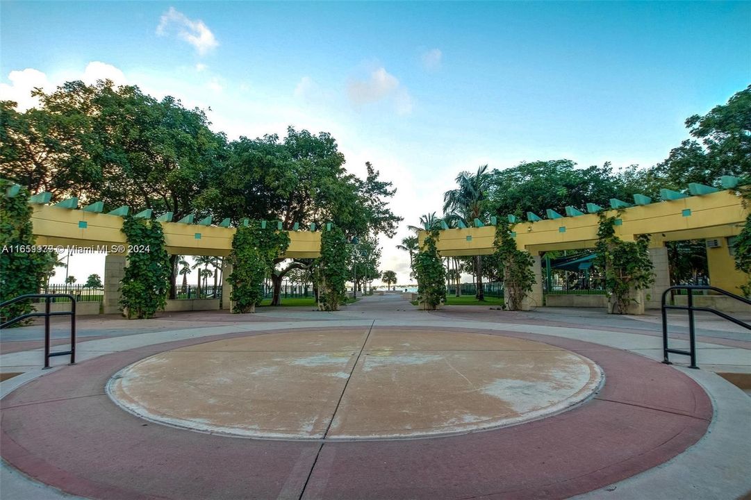 Recently Rented: $4,800 (3 beds, 3 baths, 1739 Square Feet)