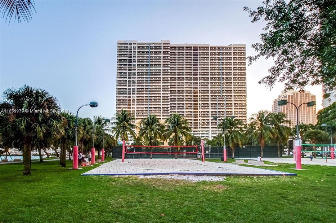 Recently Rented: $4,800 (3 beds, 3 baths, 1739 Square Feet)