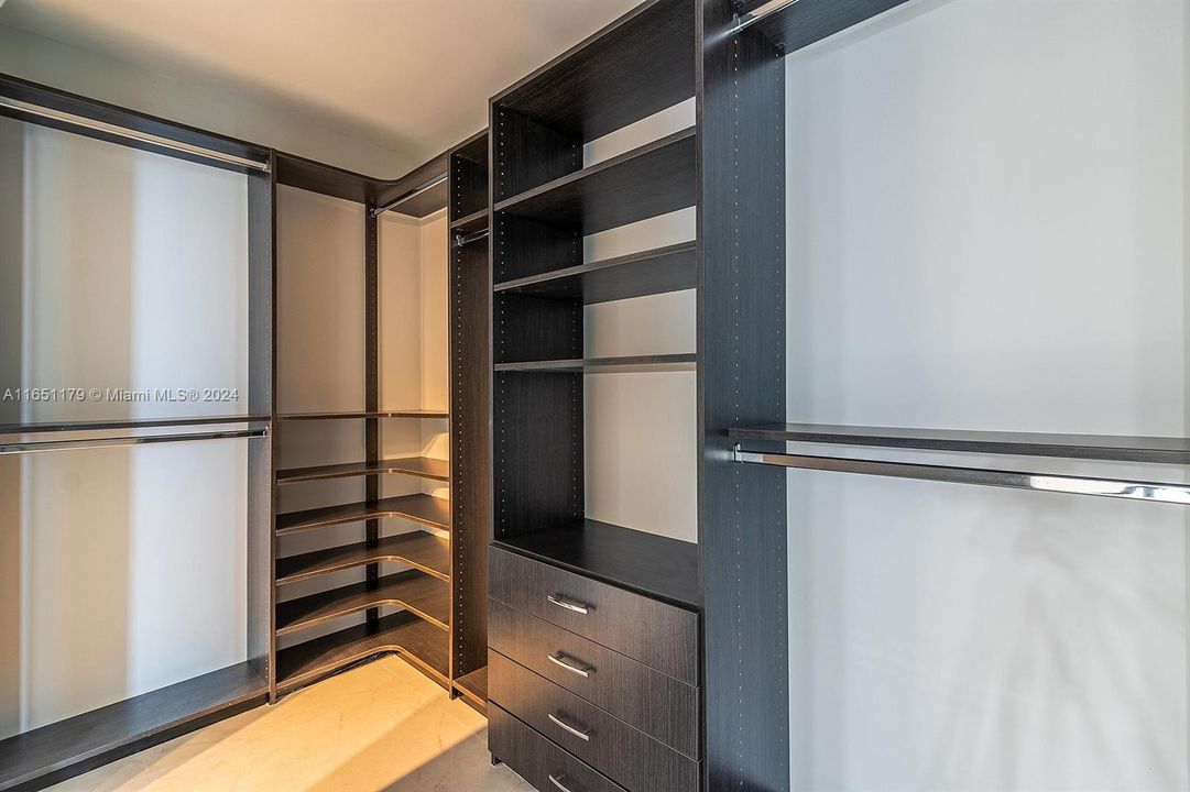 Recently Rented: $4,800 (3 beds, 3 baths, 1739 Square Feet)