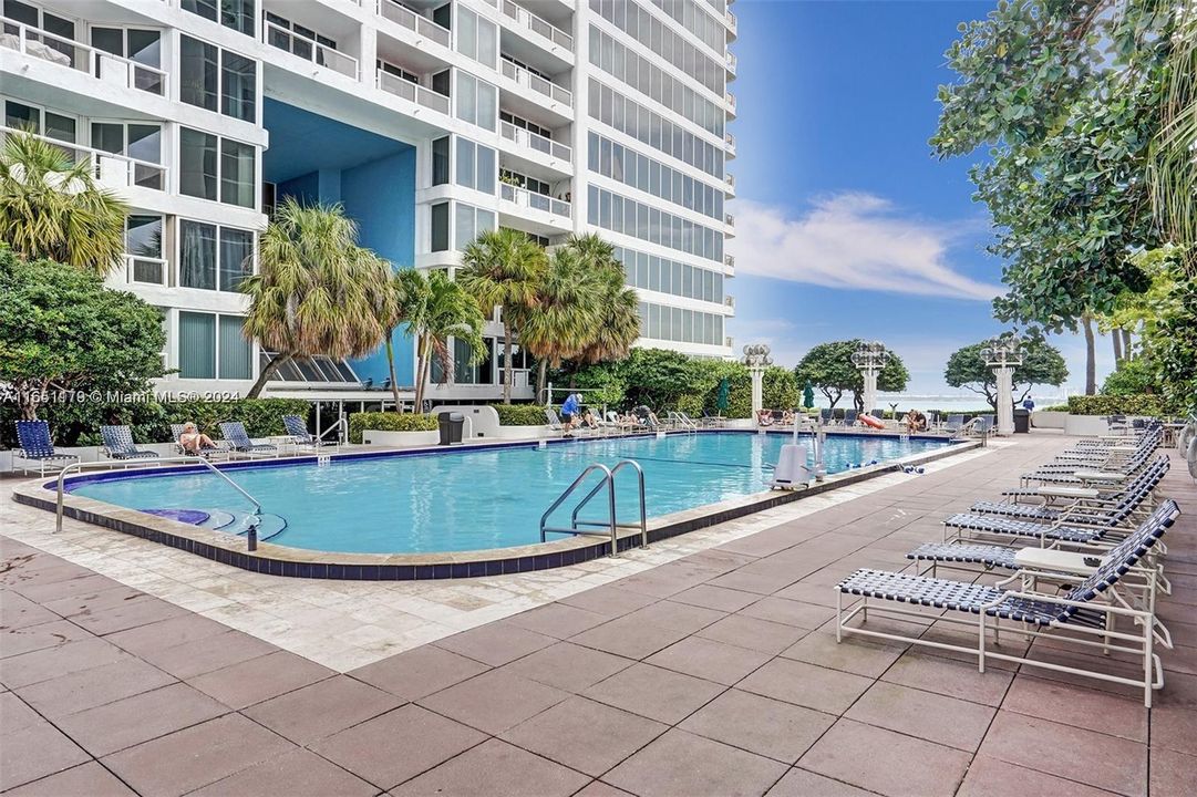 Recently Rented: $4,800 (3 beds, 3 baths, 1739 Square Feet)