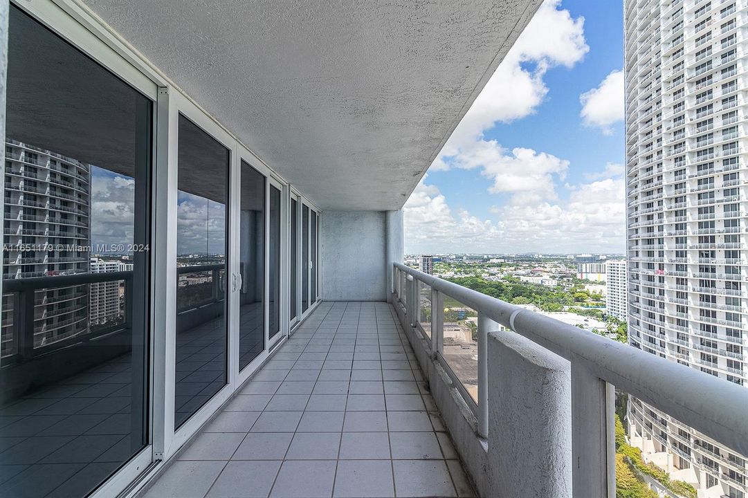 Recently Rented: $4,800 (3 beds, 3 baths, 1739 Square Feet)