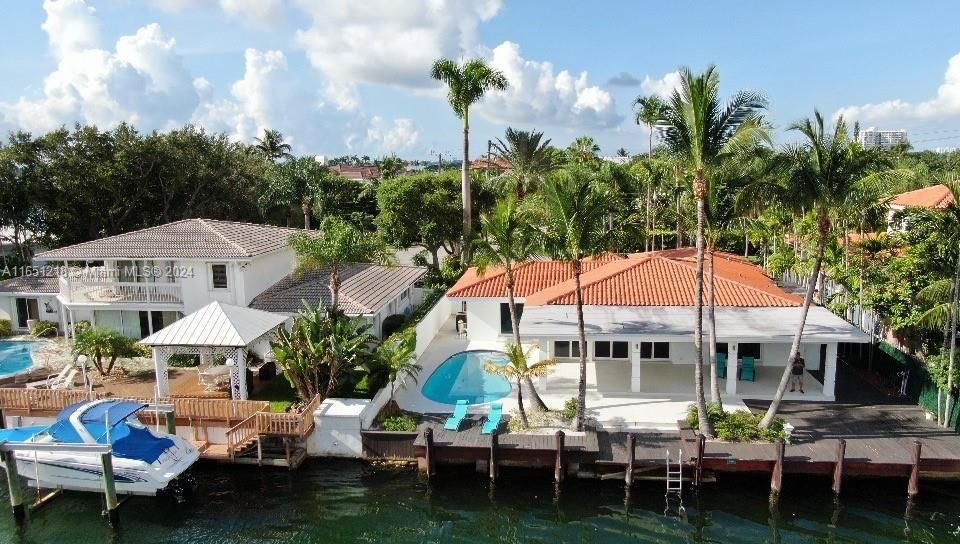 Recently Rented: $12,000 (4 beds, 3 baths, 2915 Square Feet)