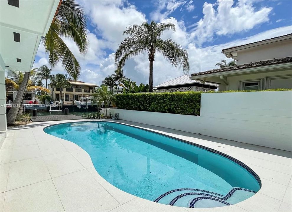 Recently Rented: $12,000 (4 beds, 3 baths, 2915 Square Feet)