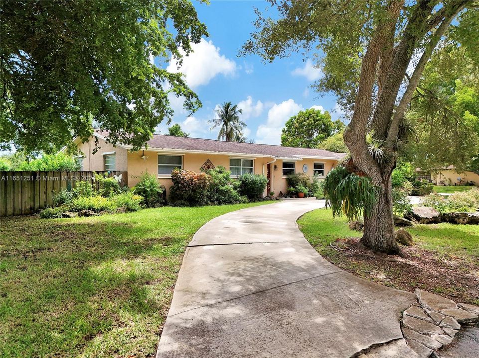 Recently Sold: $639,900 (3 beds, 2 baths, 2122 Square Feet)