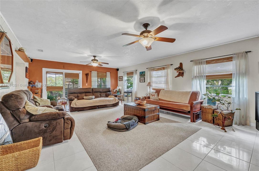 Recently Sold: $639,900 (3 beds, 2 baths, 2122 Square Feet)