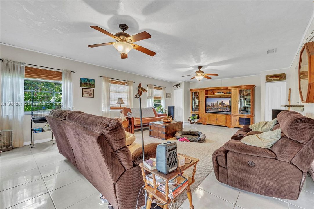 Recently Sold: $639,900 (3 beds, 2 baths, 2122 Square Feet)