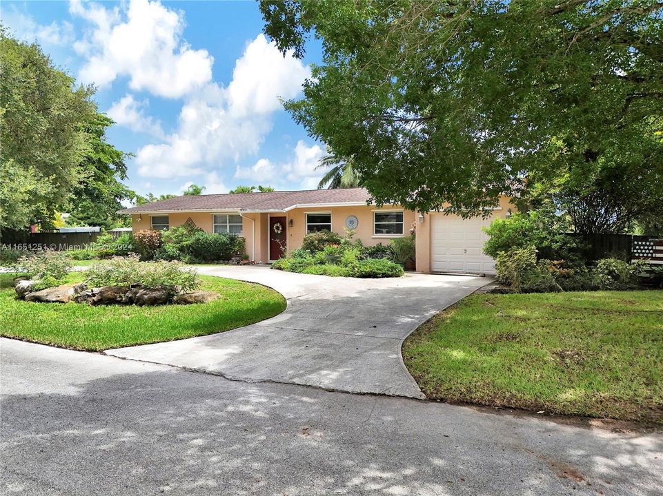 Recently Sold: $639,900 (3 beds, 2 baths, 2122 Square Feet)