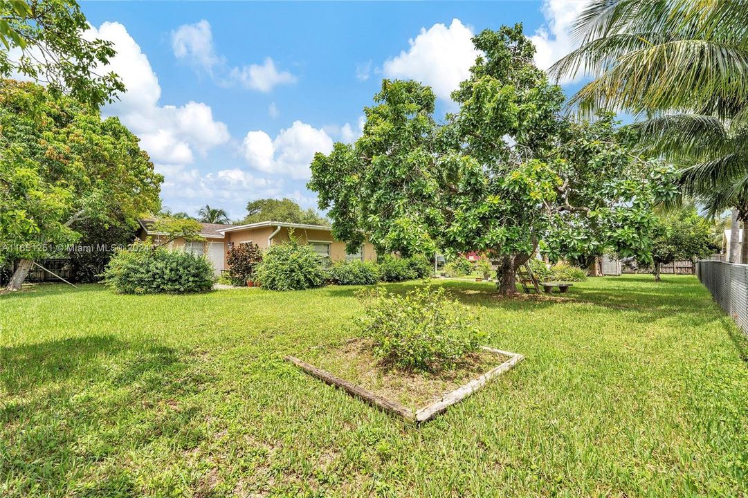 Recently Sold: $639,900 (3 beds, 2 baths, 2122 Square Feet)