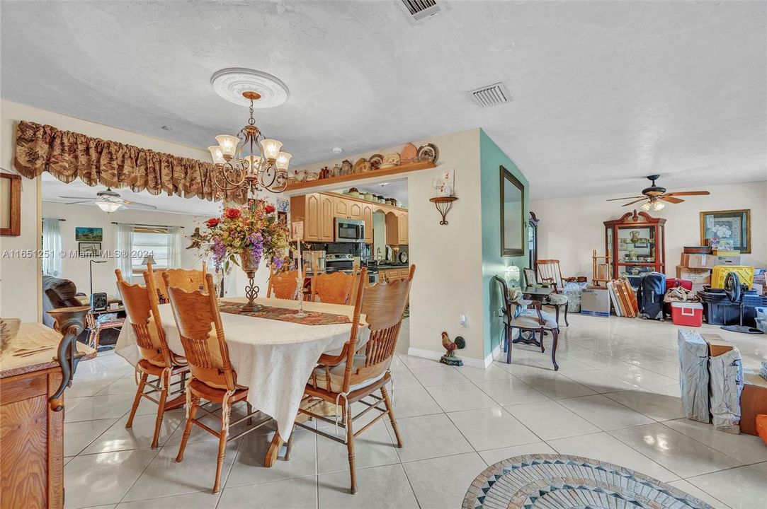 Recently Sold: $639,900 (3 beds, 2 baths, 2122 Square Feet)