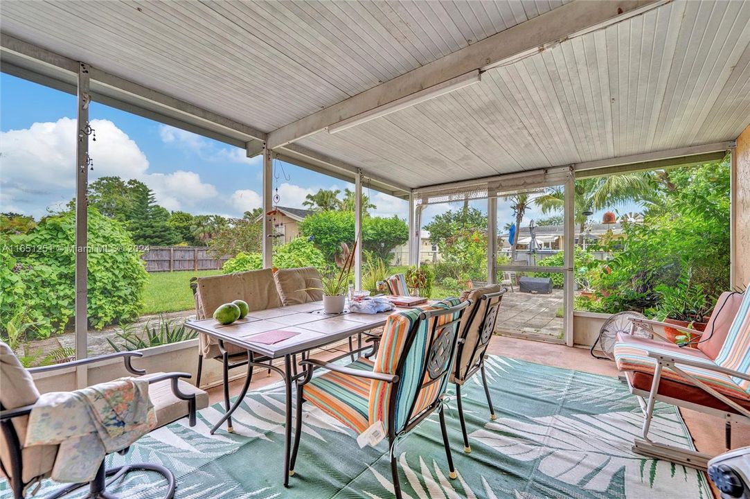 Recently Sold: $639,900 (3 beds, 2 baths, 2122 Square Feet)