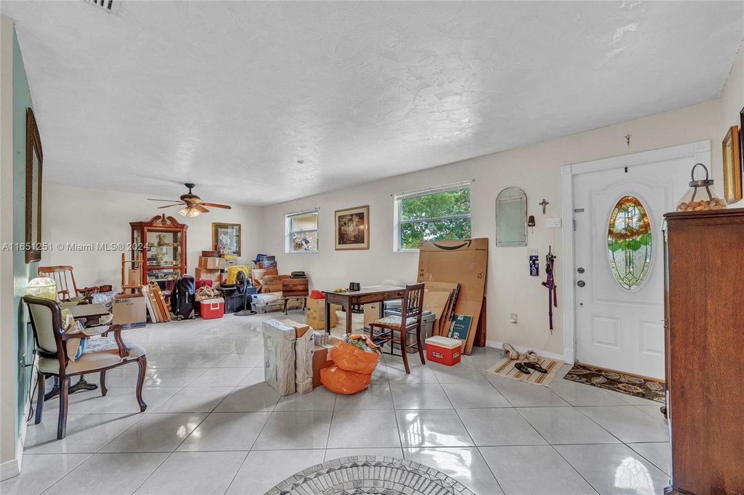 Recently Sold: $639,900 (3 beds, 2 baths, 2122 Square Feet)