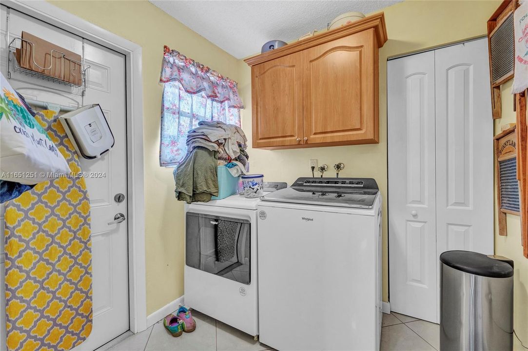 Recently Sold: $639,900 (3 beds, 2 baths, 2122 Square Feet)