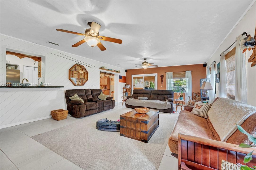 Recently Sold: $639,900 (3 beds, 2 baths, 2122 Square Feet)