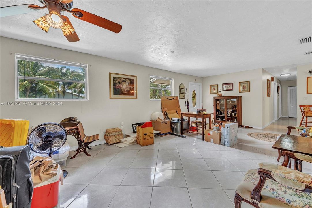 Recently Sold: $639,900 (3 beds, 2 baths, 2122 Square Feet)