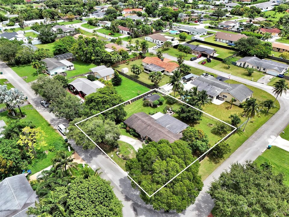 Recently Sold: $639,900 (3 beds, 2 baths, 2122 Square Feet)