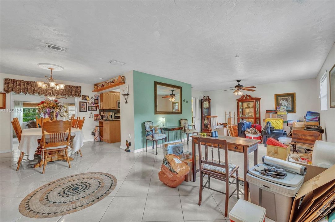 Recently Sold: $639,900 (3 beds, 2 baths, 2122 Square Feet)