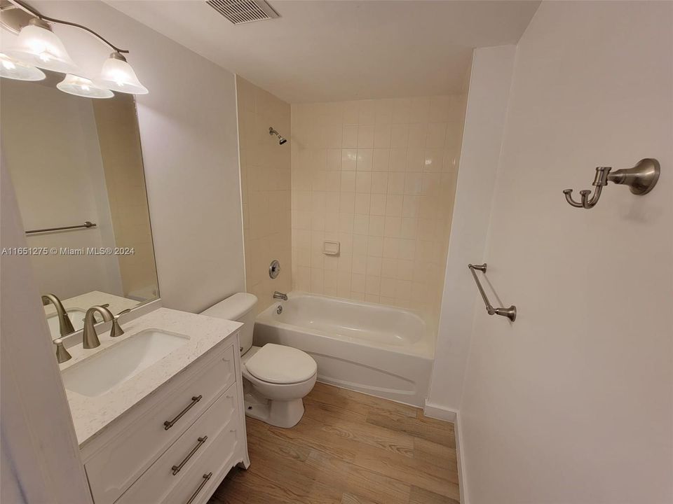 Недавно арендовано: $2,395 (2 спален, 2 ванн, 1041 Квадратных фут)