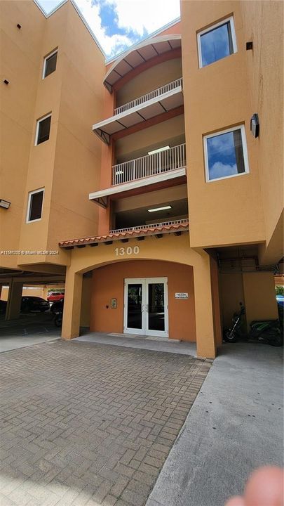 Недавно арендовано: $2,395 (2 спален, 2 ванн, 1041 Квадратных фут)